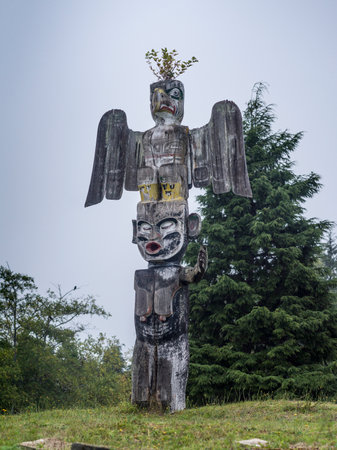 Totem pole at Alert Bay, Cormorant Island, Johnstone Strait, Namgis Burial Ground, Vancouver Island, British Columbia, Canadaのeditorial素材