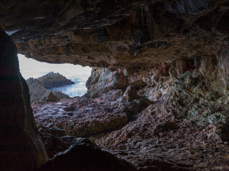 Interior of an oceanfront cave along the coastline, SÃ£o LourenÃ§o, SetÃºbal, Portugalのeditorial素材
