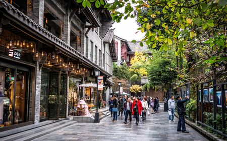22 november 2017, Chengdu Sichuan China : Pedestrian street view of Kuanzhai Xiangzi alleys aka Wide and Narrow lanes with chinese people in Chengdu Chinaのeditorial素材