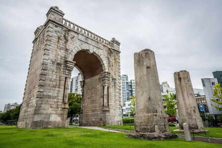 Seoul Korea , 21 September 2019 : Dongnimmun Gate or Independence Gate view in Seodaemun park Seoul South Koreaのeditorial素材