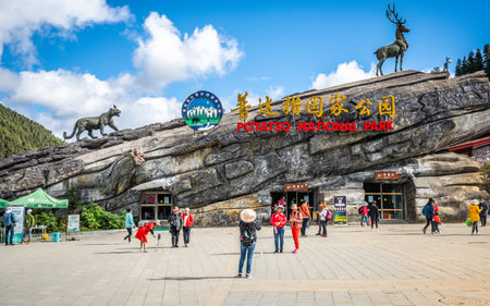 Shangrila China, 9 October 2020: People and Potatso national park entrance ticket office on sunny day in Shangri-La Yunnan Chinaのeditorial素材