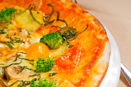  italian thin style vegetarian pizza with fresh mixed vegetables close upの写真素材