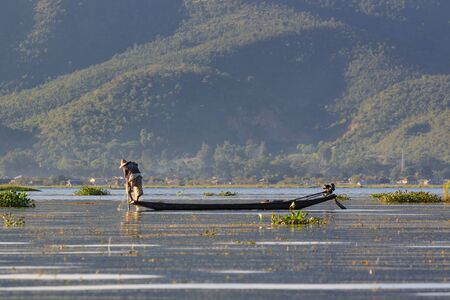 Inle Lake, Myanmar, November 20 2018 - Authentic fishermen working checking their nets on the waters of Inle Lake.の素材 [FY310127930527]