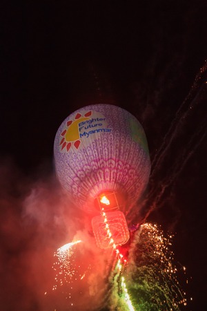 Taunngyi, Myanmar, November 23 2018 - The Hot Air Balloon festival in Taunggyi is a four day festival celebrated yearly in november. Tens of thousands gather every year.のeditorial素材
