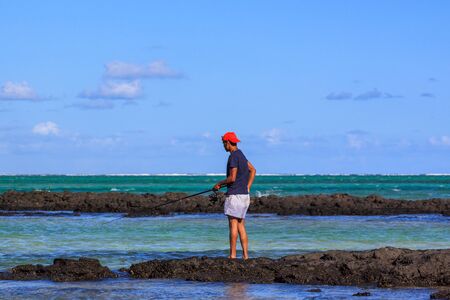 Ile aux Cerfs Island, Mauritius, 6 juli 2017 - Tourist fishingのeditorial素材