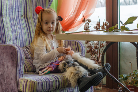 Beautiful little girl with white hair near the windowのeditorial素材