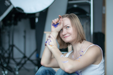 Female artist with short blonde hair in the roomの写真素材