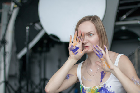 Female artist with short blonde hair in the roomの写真素材