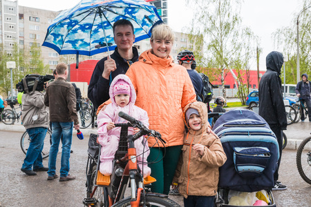 Russia, Kirov - May, 27, 2017: People before open bike race in the street of Kirov city in 2017のeditorial素材