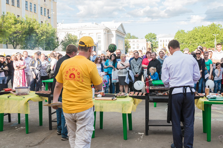 Russia, Kirov - June, 12, 2017: People in the open festival called Delicious Vyatka - Vkusnaya Vyatka during barbecue in the birthday of Kirov city in 2017のeditorial素材