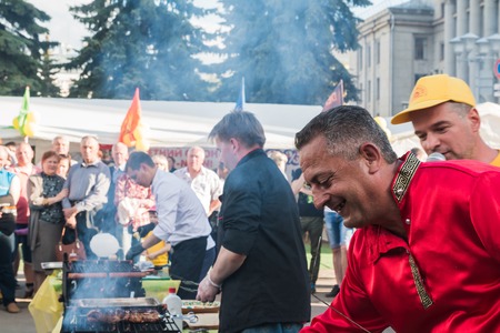 Russia, Kirov - June, 12, 2017: People in the open festival called Delicious Vyatka - Vkusnaya Vyatka during barbecue in the birthday of Kirov city in 2017のeditorial素材