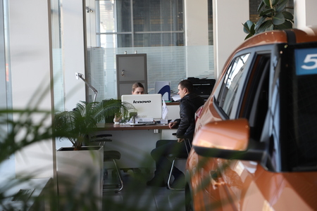 Nizhny Novgorod, Russia, Russia - March 14, 2018: Manager in showroom of dealership Hynday in Nizhny Novgorod city in 2018のeditorial素材