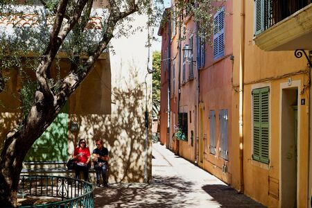 Saint-Tropez, France - September 22, 2018: Narrow street in the old part of the city Saint-Tropez in a good dayのeditorial素材