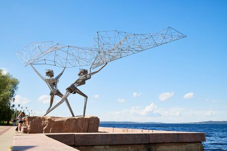 PETROZAVODSK, RUSSIA - JUNE 19, 2019: Sculpture on the embankment of the city of Petrozavodsk in Karelia in Russia on a Sunny summer day. Iron fishermen with a fishing netのeditorial素材