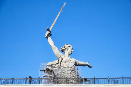 Volgograd, Russia - October 18, 2019: Reconstruction monument "Motherland" on Mamaev Kurgan. The statue is shrouded in unique scaffolding in full growthのeditorial素材