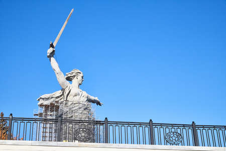 Volgograd, Russia - October 18, 2019: Reconstruction monument "Motherland" on Mamaev Kurgan. The statue is shrouded in unique scaffolding in full growthのeditorial素材