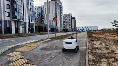 INNOPOLIS, RUSSIA - April 04, 2023: Small square automatic pizza and fast food delivery robot on the street of city of technology and IT specialistsのeditorial素材