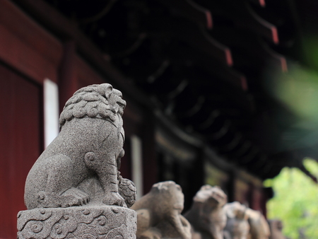 Stone lions in front of buildingの写真素材
