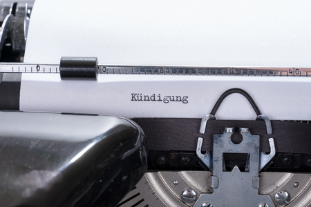 Kuendigung german text written on an old retro typewriterの写真素材