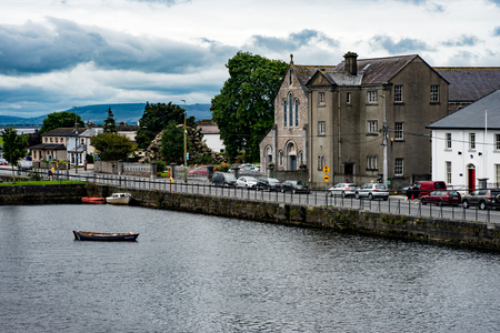 GALWAY, IRELAND - AUGUST 22, 2017: Architecture of city center of Galway Irelandのeditorial素材