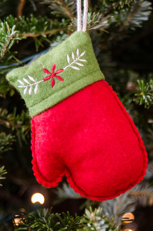 Red and Green Felt Mitten Christmas Ornamentの写真素材