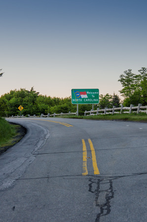 A sign marks the border of North Carolina and Tennessee near Roan Mountainの写真素材