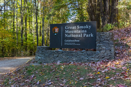 Gatinlinberg, United States- October 14, 2015: The entrance to the remote Cataloochee section of the Smokies in fallのeditorial素材