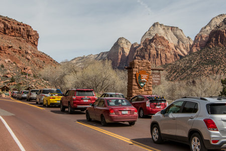 Springdale, United States: March 10, 2017: Waiting to Enter Zion National Park on a busy morningのeditorial素材