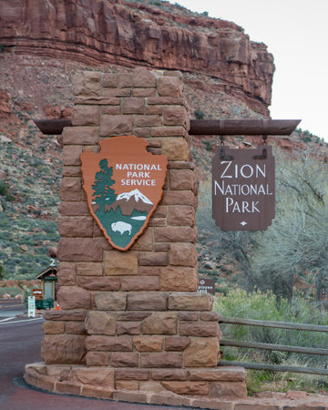 Springdale, United States: March 11, 2017: ion National Park Entry Sign on Quiet Morningのeditorial素材