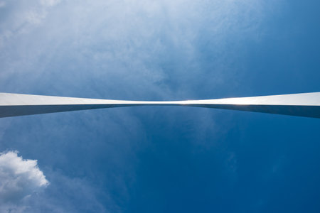 St. Louis, United States: June 11, 2018: Sun and Sky Over Gateway Arch from directly underneathのeditorial素材