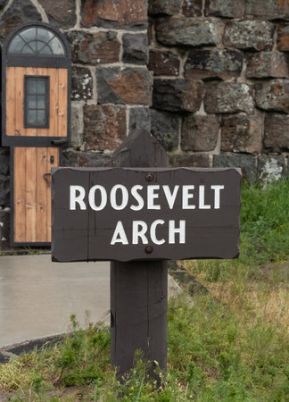 Roosevelt Arch Sign at monument to enter Yellowstoneのeditorial素材