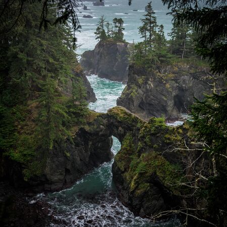 Pacific Coast Cliffs on Cloudy Day along Oregon shoreの写真素材