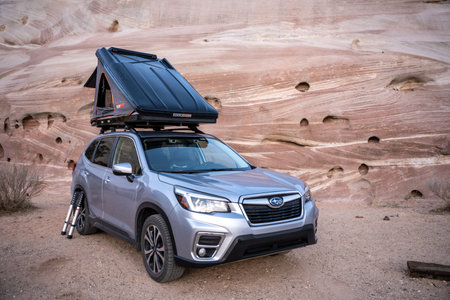 February 8, 2021: Subaru With Roof Top Tent In Southern Utah highlights a new way to camp with luxuryのeditorial素材
