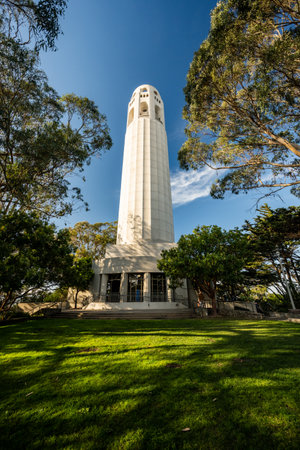San Francisco, United States: February 18, 2022: Looking Up Across Lawn to Coit Tower in San Franciscoのeditorial素材