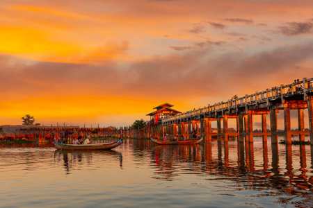 Unidentified people walk on U Bein bridge at sunset in Myanmar. U Bein bridge is the longest teak bridge in the world, Amarapura, Myanmarのeditorial素材