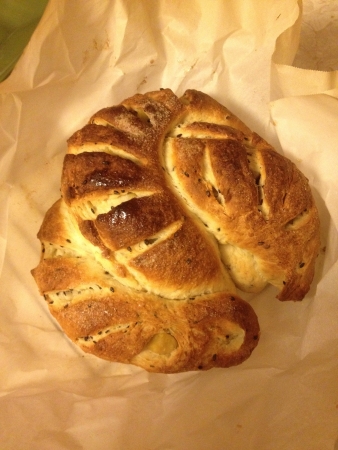 A loaf of Japanese sweet potato bread fresh from the oven. の素材