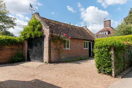 Kent-August-2020-England-a view of a quant little cottage in the countyのeditorial素材