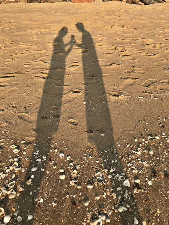 The silhouette of lovers on the beach.