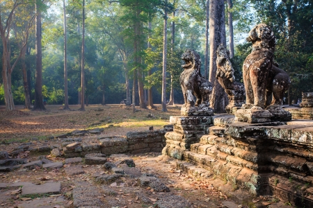 Cambodian statues at Prasat Bayonの写真素材