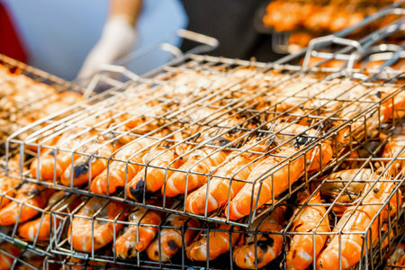 River shrimp in grate for burning ready to serve and sell to customers in the restaurant.の素材 [FY310205215401]