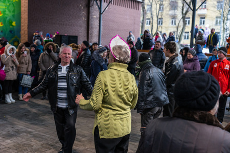 Winter 2015. Day. Russia. Moscow. Maslenitsa (pancake week). An elderly couple dancing in front of the stage during the concert.のeditorial素材