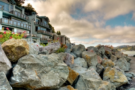 Luxury houses at Sausalito face a ocean の写真素材