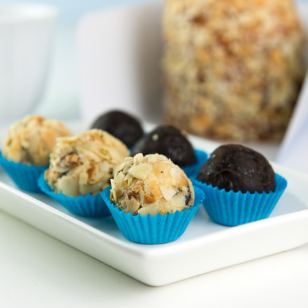 Mini almond and chocolate cupcakes served in plateの写真素材
