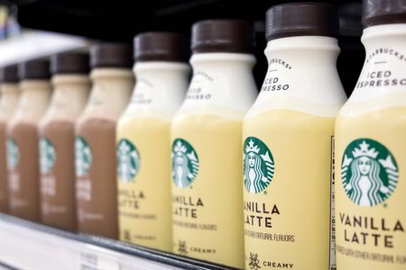 Detroit, USA - Nov 29, 2019 : Starbucks vanila latte drinks on a shelf in a convenient store in Detroit, United Statesのeditorial素材
