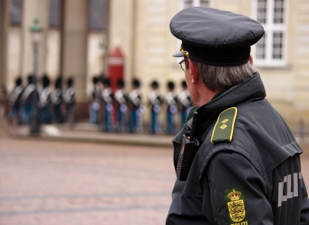 Policeman is watching the changing of the Queen s guardのeditorial素材