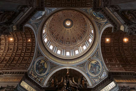 St. Peter's Basilica (Basilica di San Pietro in Vaticano) interior, Vatican Cityのeditorial素材