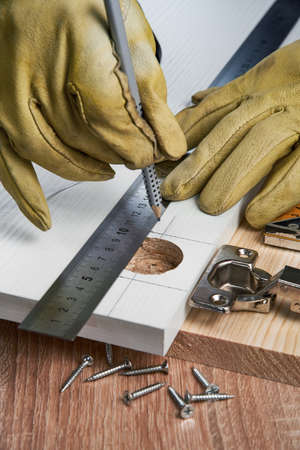 Installation of furniture hinges in the chipboard, tools and accessories needed to perform the work....