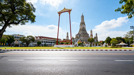 Wat Arun in Bangkok, Thailand. Wat Arun is a major tourist attraction.の素材