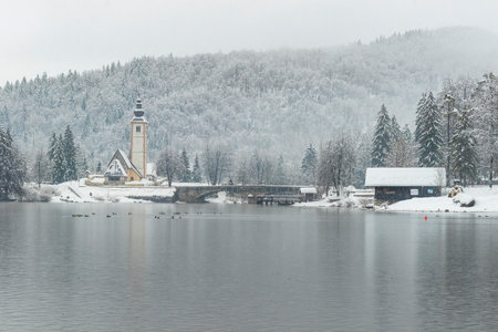 Scenic winter view of Bohinj lake in Gorenjska, Julian alps, Sloveniaの写真素材