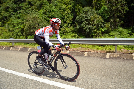 KUANTAN - FEBRUARY 6: unidentified cyclists in action during Kuantan160 on February 6, 2013 in Kuantan, Pahang, Malaysia. KUANTAN160 is a non-profit, non-race 160KM bicycle ride around Kuantan City.のeditorial素材